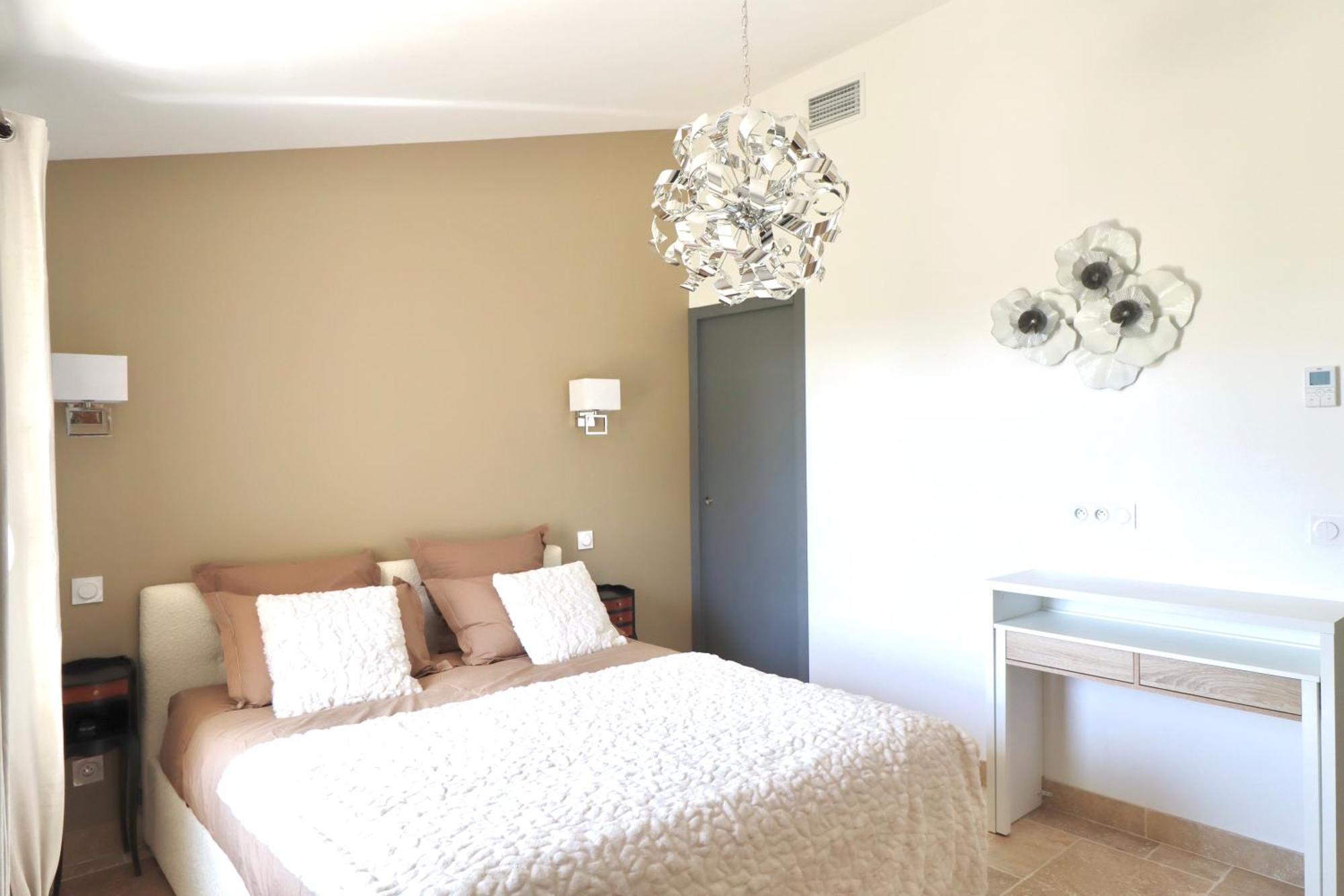 Chambres D'Hotes Avec Jacuzzi Et Piscine Au Mas De Cadoule Saint-Just  Bilik gambar