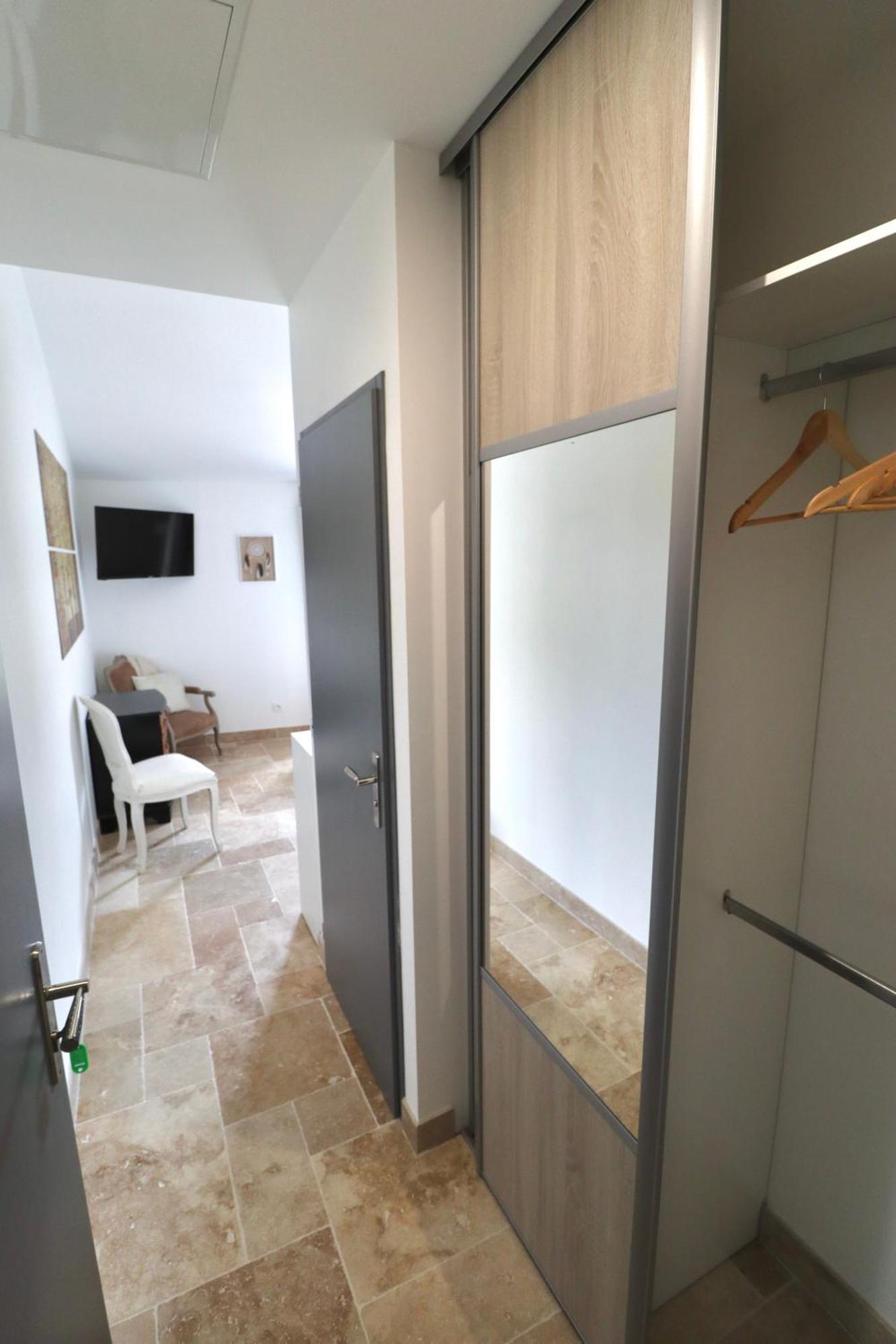 Chambres D'Hotes Avec Jacuzzi Et Piscine Au Mas De Cadoule Saint-Just  Bilik gambar