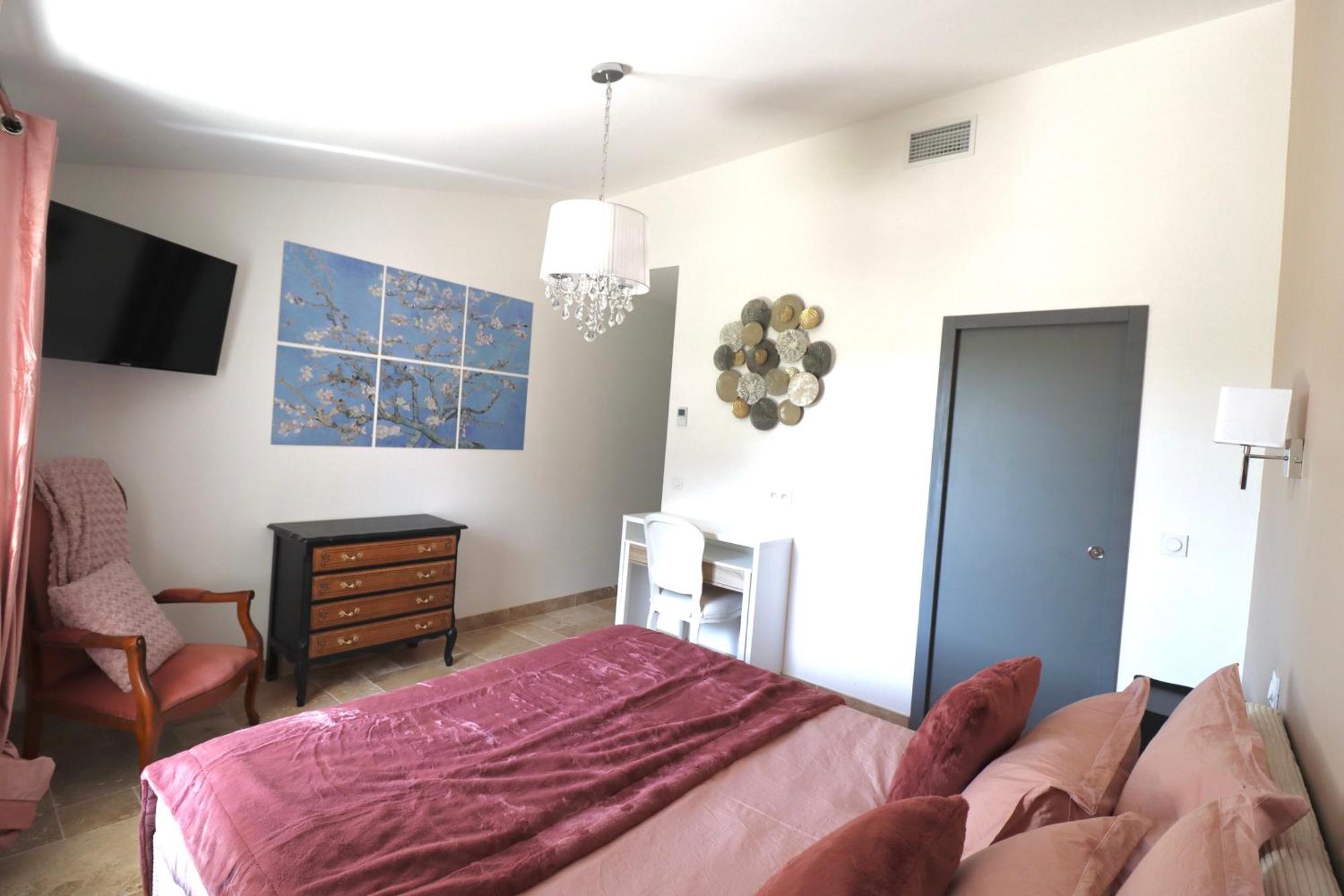 Chambres D'Hotes Avec Jacuzzi Et Piscine Au Mas De Cadoule Saint-Just  Bilik gambar