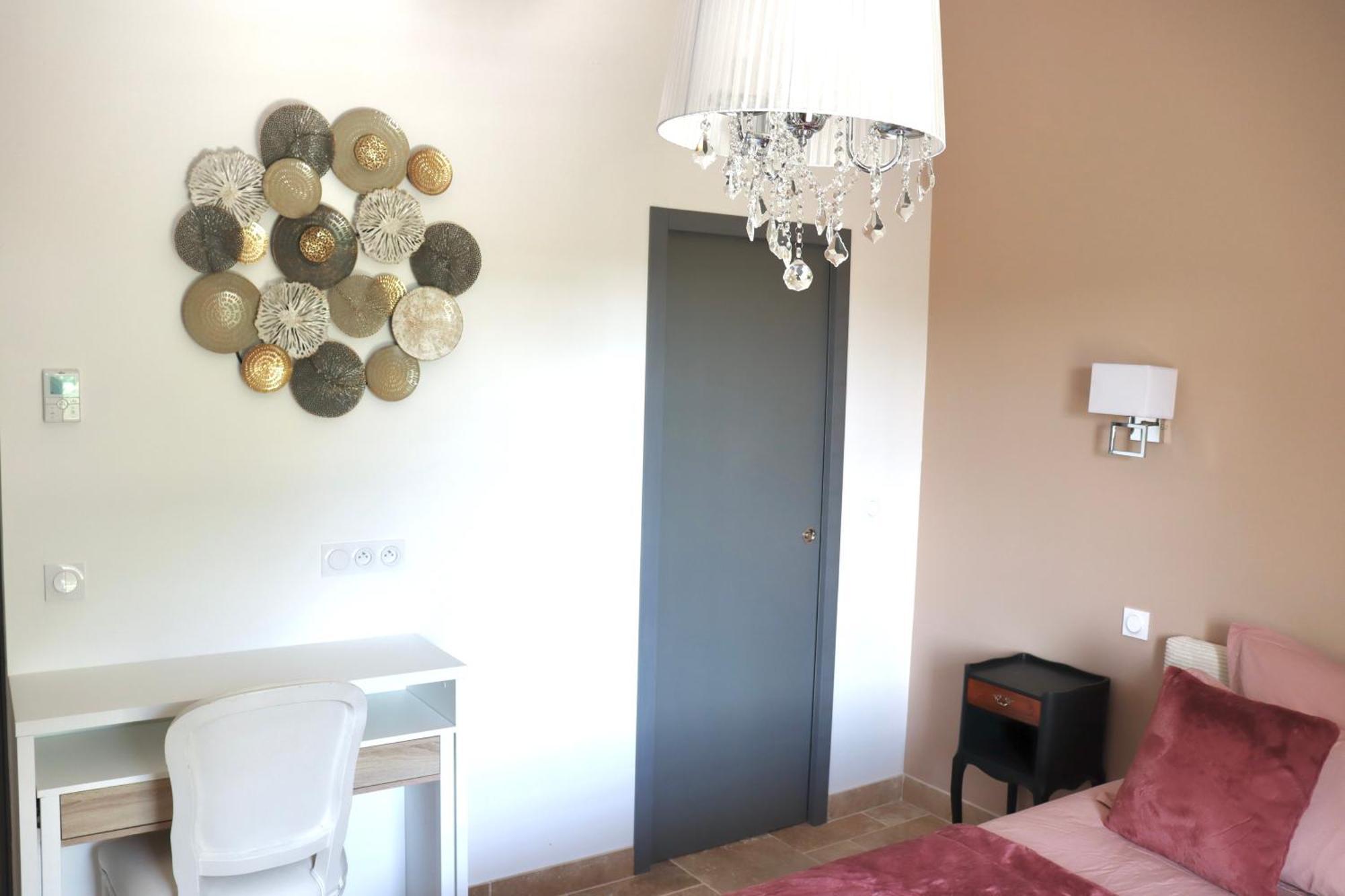 Chambres D'Hotes Avec Jacuzzi Et Piscine Au Mas De Cadoule Saint-Just  Bilik gambar
