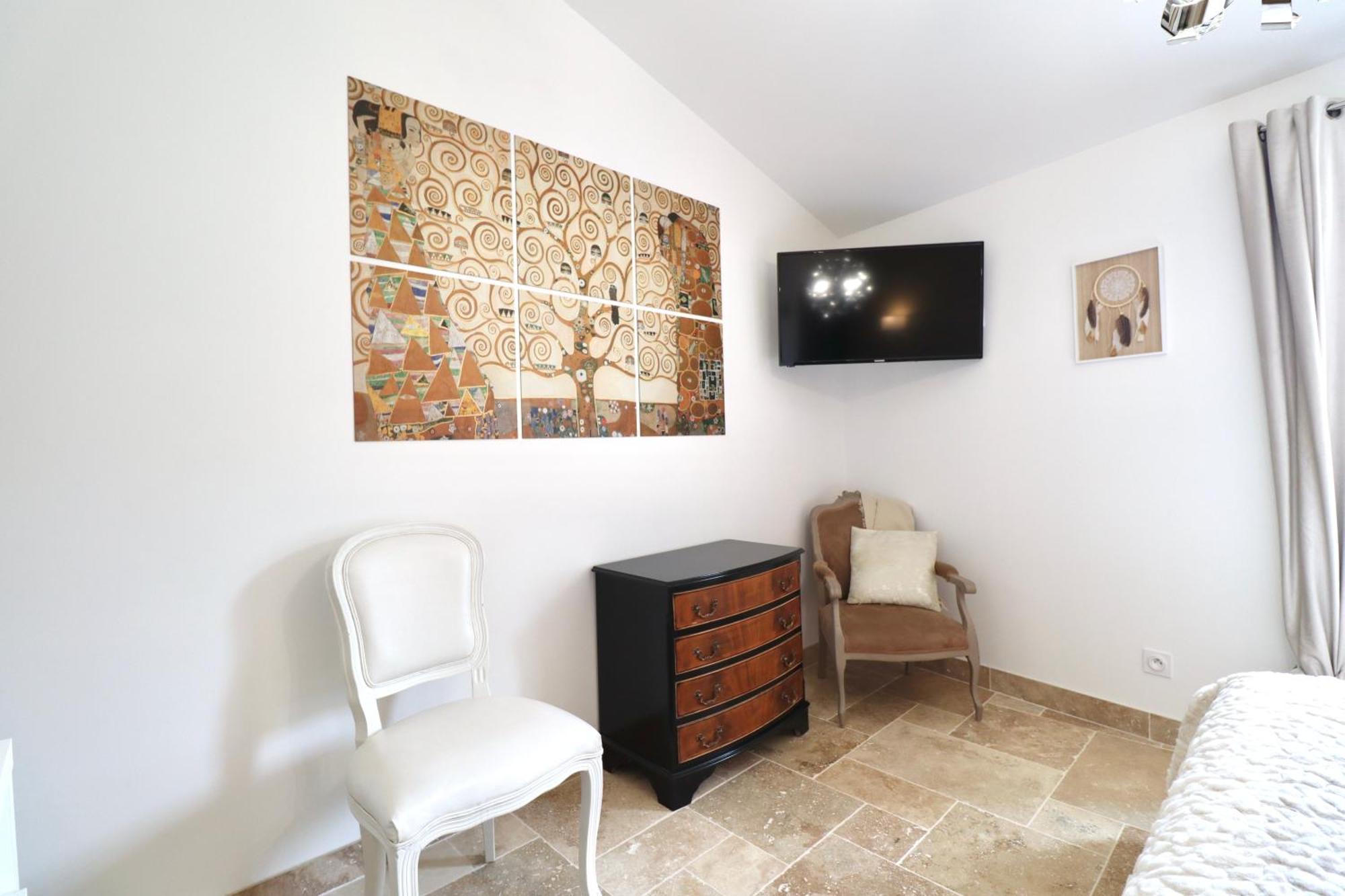 Chambres D'Hotes Avec Jacuzzi Et Piscine Au Mas De Cadoule Saint-Just  Bilik gambar